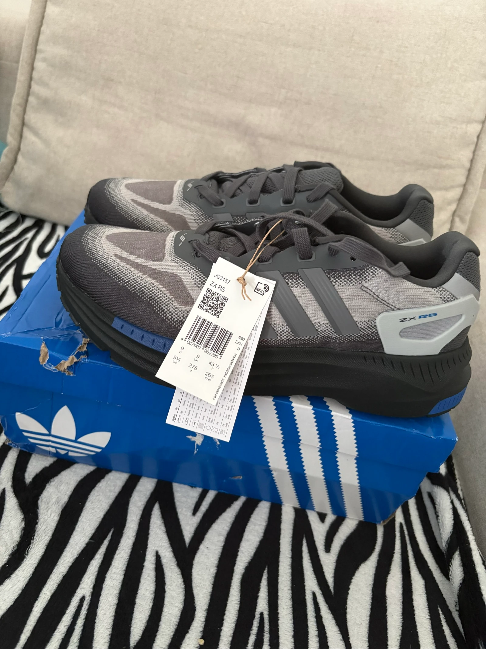 Adidas ZX RS neuves – Taille 43 1/3 – Jamais portées – Avec boîte et étiquettes